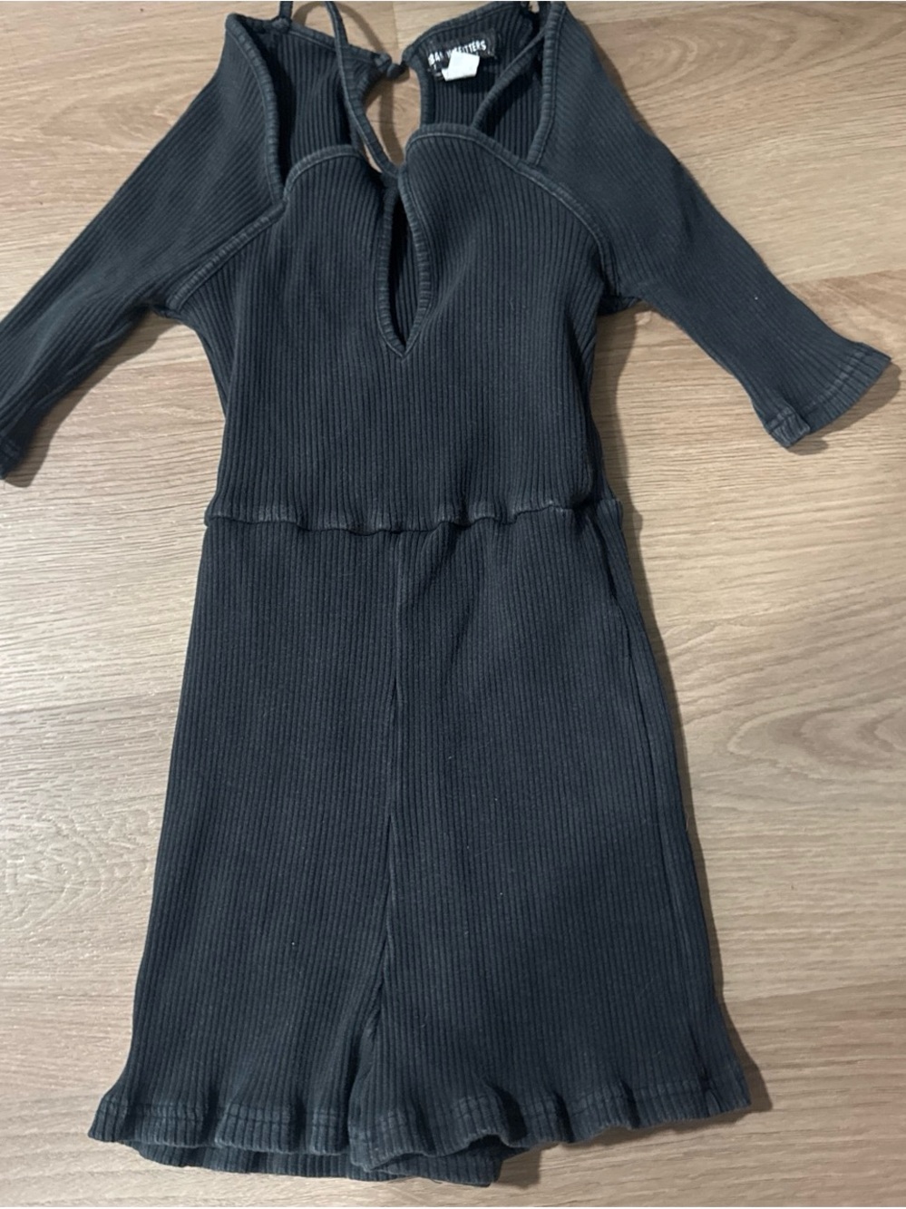 Black Ribbed Keyhole Romper - Picture 3 of 4